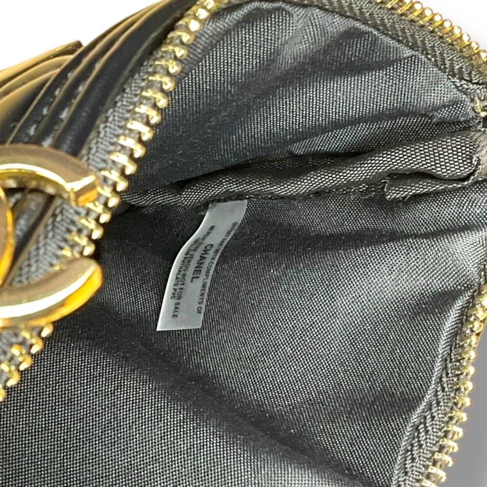 Chanel Makeup Black quilted cosmetic pouch - Picture 7 of 9